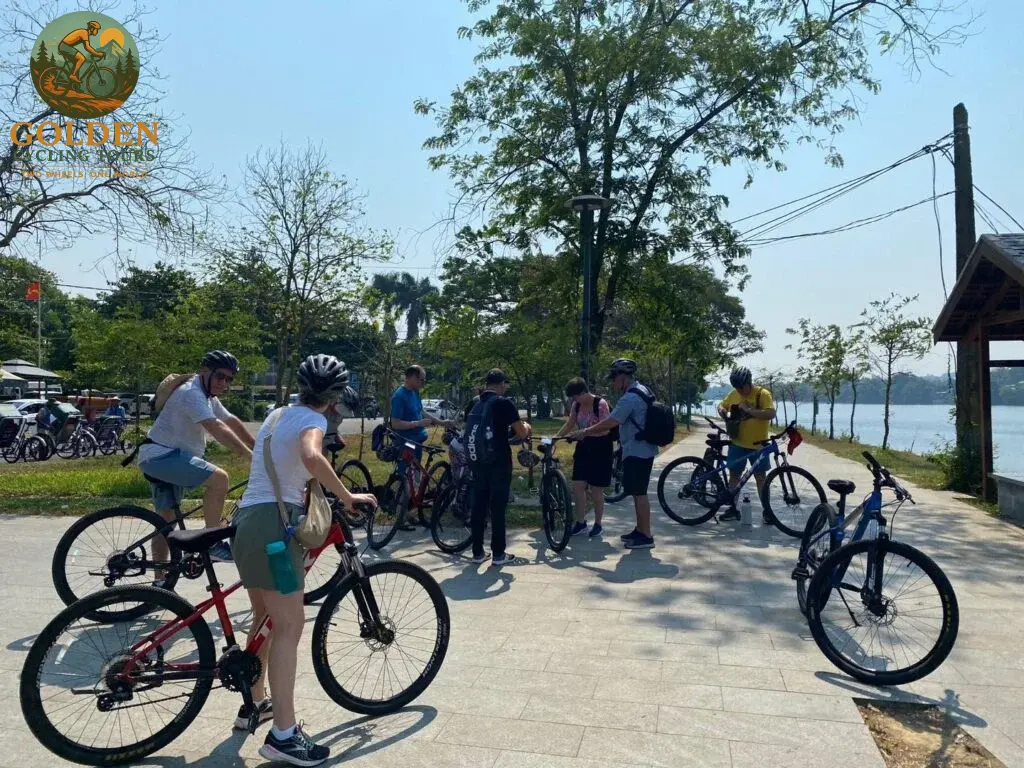 Tam Giang Lagoon Biking Tour: Dong Ba Market, Bamboo Craft & Fishing
